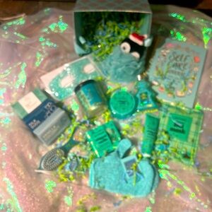NEW: Self Care Relaxing Holiday Gift Set 15 ITEMS
